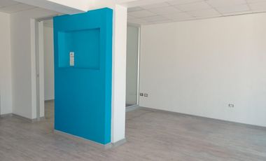 100 UF Local  246m2    4  Poniente, sector costa