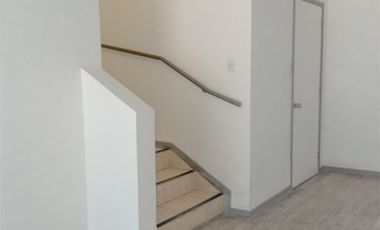 100 UF Local  246m2    4  Poniente, sector costa