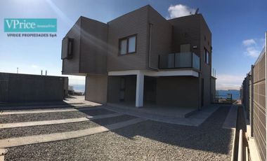 ARRIENDA ACOGEDOR DEPTO. 1 DORM. CON TERRAZA Y VISTA A LA BAHÍA DE CALDERA