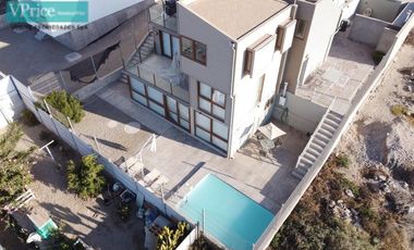 ARRIENDA ACOGEDOR DEPTO. 1 DORM. CON TERRAZA Y VISTA A LA BAHÍA DE CALDERA