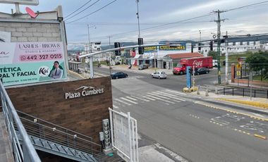 Plaza comercial en venta sobre Av. Sobrerete