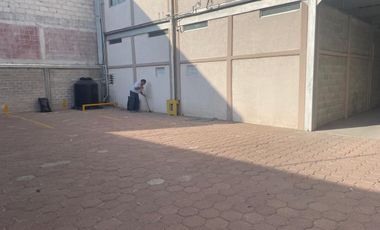 Plaza comercial en venta sobre Av. Sobrerete