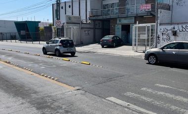 Plaza comercial en venta sobre Av. Sobrerete