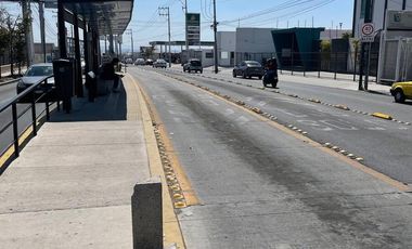 Plaza comercial en venta sobre Av. Sobrerete