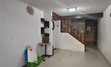 Casa en venta en Héroes Tecamac, Bosques sup.52.50 m2 3 pisos. ( SE ACEPTA INFONAVIT )