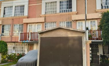 Casa en venta en Héroes Tecamac, Bosques sup.52.50 m2 3 pisos. ( SE ACEPTA INFONAVIT )