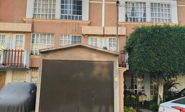 Casa en venta en Héroes Tecamac, Bosques sup.52.50 m2 3 pisos. ( SE ACEPTA INFONAVIT )
