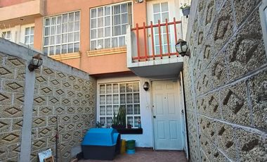 Casa en venta en Héroes Tecamac, Bosques sup.52.50 m2 3 pisos. ( SE ACEPTA INFONAVIT )