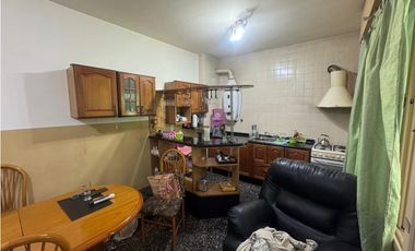 VENTA PH 4 AMB C COCHERA. AV. CASTAÑARES 1700. PARQUE CHACABUCO. CABA