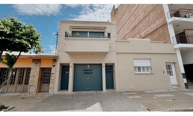 Venta de casa en calle Bavio