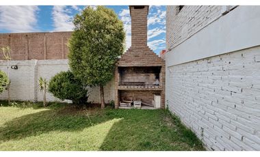 Venta de casa en calle Bavio