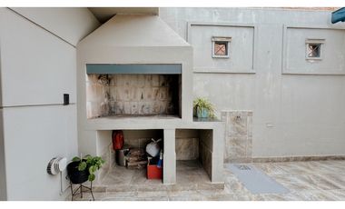 Venta de casa en calle Bavio