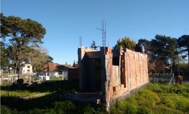 Terreno en Sierra de los Padres 901 m² totales. Cel. 223 542----