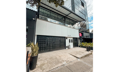 SE ARRIENDA ESPECTACULAR CASA COMERCIAL EN CABECERA