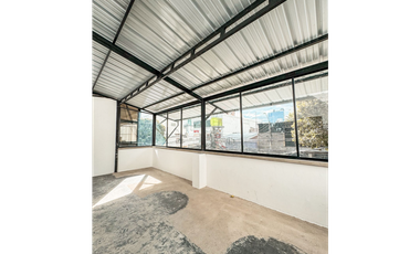 SE ARRIENDA ESPECTACULAR CASA COMERCIAL EN CABECERA