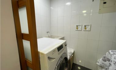 Apartaestudio en el San Fernando Plaza para la renta amoblada, piso 4