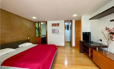 Apartaestudio en el San Fernando Plaza para la renta amoblada, piso 4