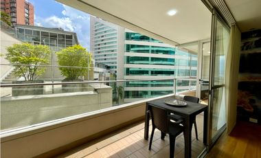Apartaestudio en el San Fernando Plaza para la renta amoblada, piso 4