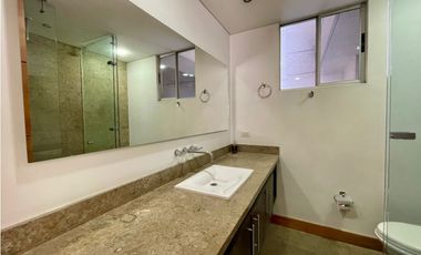 Apartaestudio en el San Fernando Plaza para la renta amoblada, piso 4