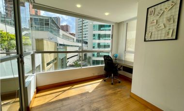 Apartaestudio en el San Fernando Plaza para la renta amoblada, piso 4