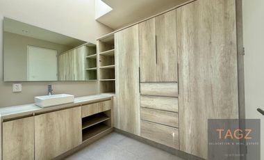 Venta moderna casa Incanto Bosque Real 4 recamaras mas estudio