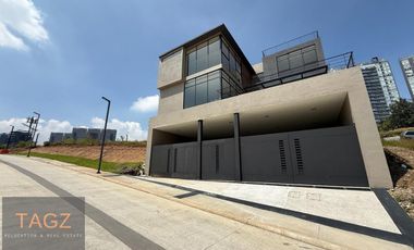 Venta moderna casa Incanto Bosque Real 4 recamaras mas estudio