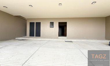 Venta moderna casa Incanto Bosque Real 4 recamaras mas estudio