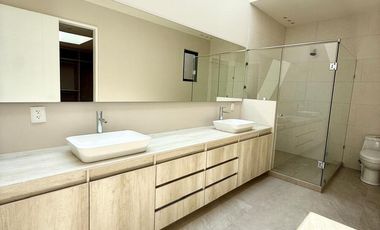 Venta moderna casa Incanto Bosque Real 4 recamaras mas estudio