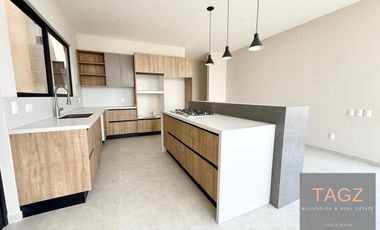 Venta moderna casa Incanto Bosque Real 4 recamaras mas estudio