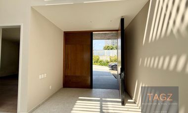 Venta moderna casa Incanto Bosque Real 4 recamaras mas estudio