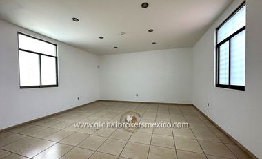 Almacén con Oficinas y Local Comercial sobre Av. Mexico, Col. Ladrón de Guevara