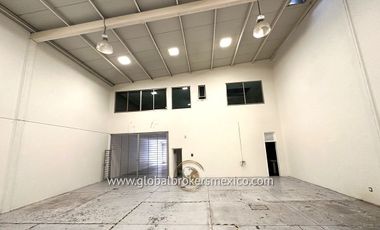 Almacén con Oficinas y Local Comercial sobre Av. Mexico, Col. Ladrón de Guevara