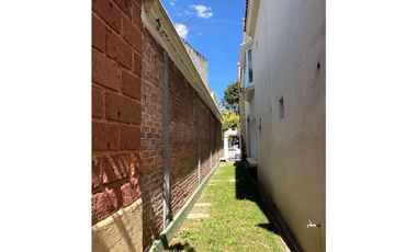 Casa en Venta en Club de Golf con alberca y gran jardín