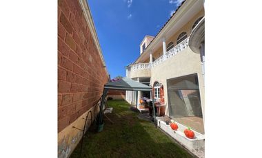 Casa en Venta en Club de Golf con alberca y gran jardín