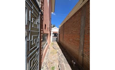 Casa en Venta en Club de Golf con alberca y gran jardín