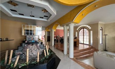 Casa en Venta en Club de Golf con alberca y gran jardín