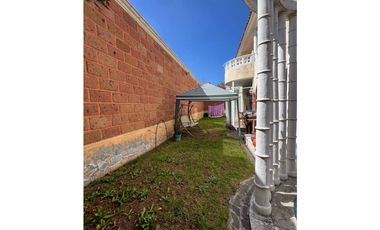 Casa en Venta en Club de Golf con alberca y gran jardín