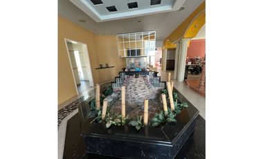 Casa en Venta en Club de Golf con alberca y gran jardín