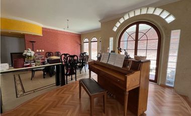 Casa en Venta en Club de Golf con alberca y gran jardín