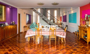 Casa en venta con cochera en Grand Bourg