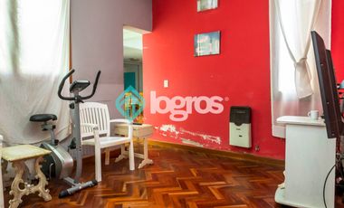 Casa en venta con cochera en Grand Bourg