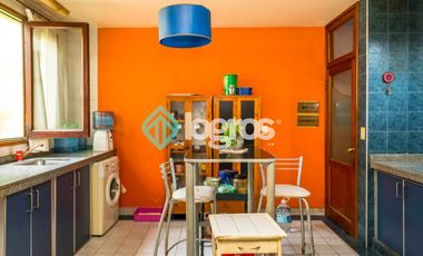 Casa en venta con cochera en Grand Bourg