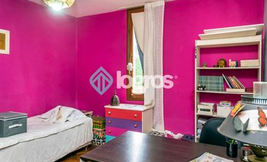 Casa en venta con cochera en Grand Bourg