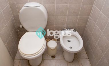 Casa en venta con cochera en Grand Bourg