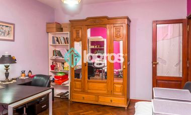 Casa en venta con cochera en Grand Bourg