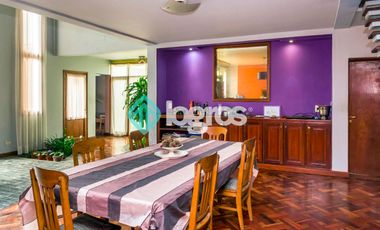 Casa en venta con cochera en Grand Bourg