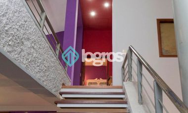 Casa en venta con cochera en Grand Bourg