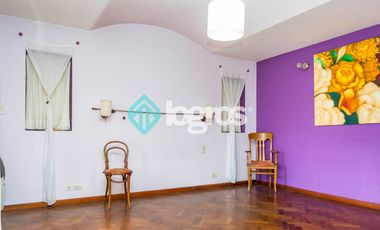 Casa en venta con cochera en Grand Bourg