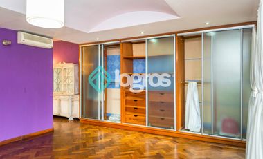 Casa en venta con cochera en Grand Bourg