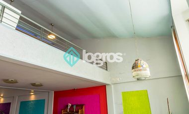 Casa en venta con cochera en Grand Bourg